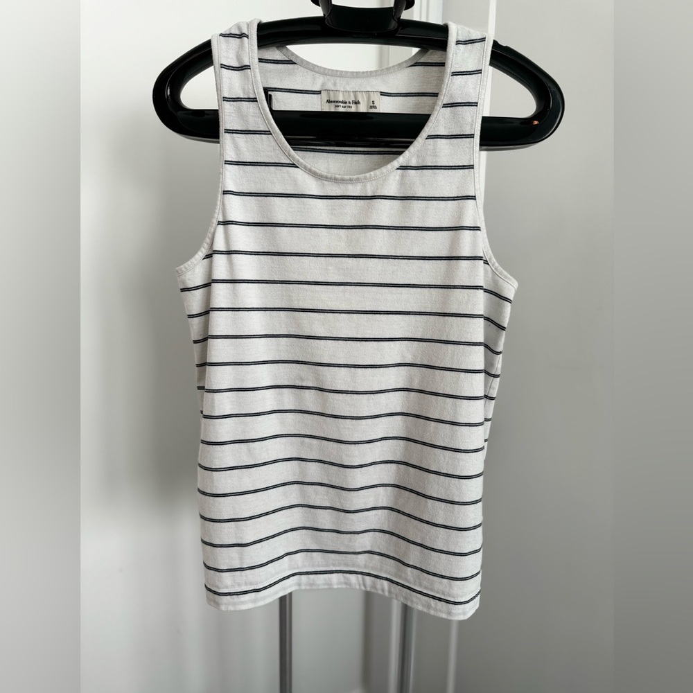 Abercrombie & Fitch White Stripes Men Tank Top (size: small)